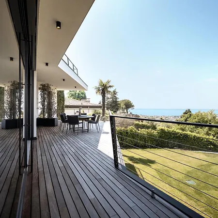 Mysummer Lakeside Villa *