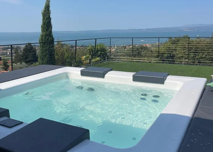 My Summer Lakeside With Pool And Hot Tub וילה