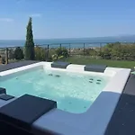 My Summer Lakeside With Pool And Hot Tub فيلة