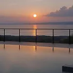 My Summer Lakeside With Pool And Hot Tub Villa *