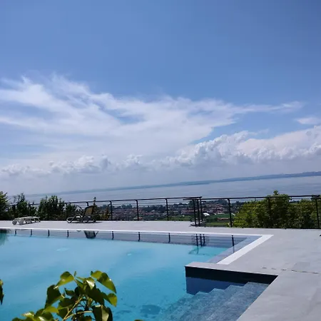 Mysummer Lakeside With Pool And Hot Tub *