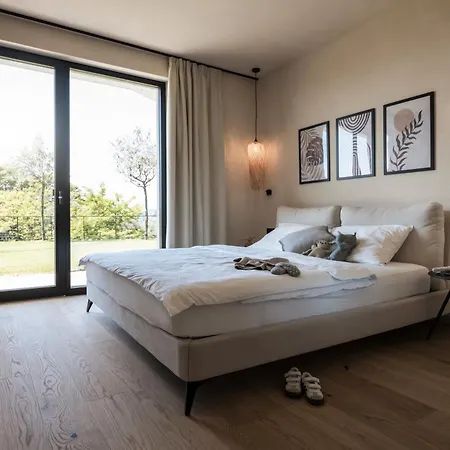 My Summer Lakeside With Pool And Hot Tub *