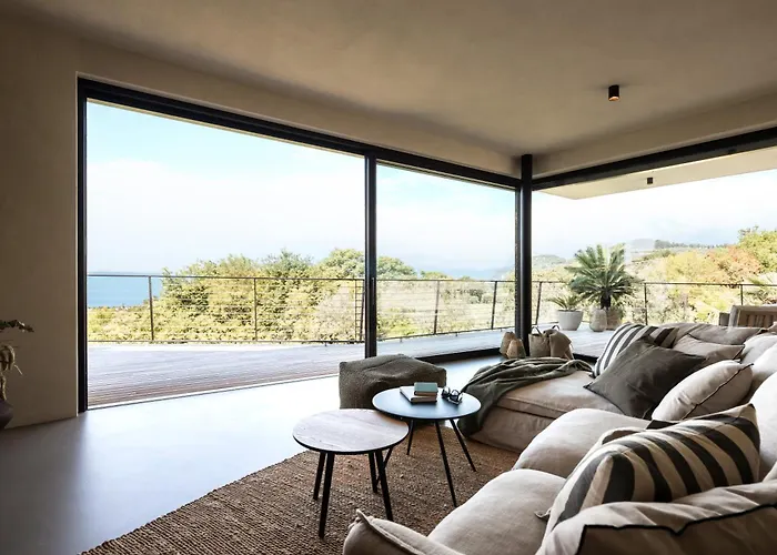 My Summer Lakeside With Pool And Hot Tub Бардоліно