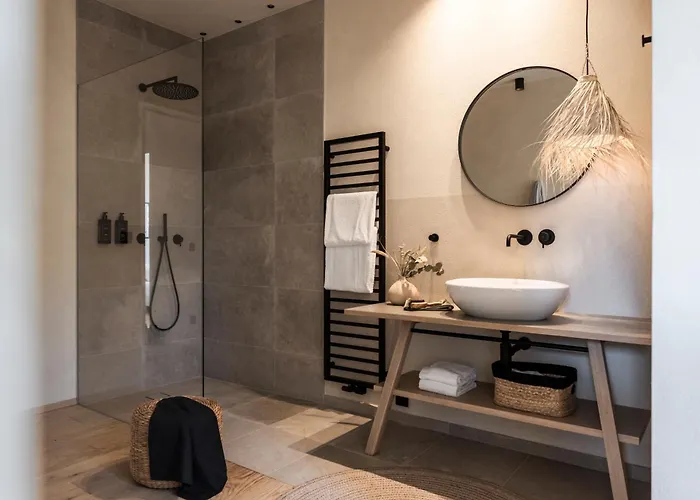 My Summer Lakeside With Pool And Hot Tub Villa *