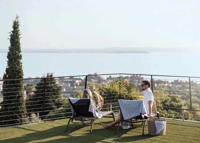 My Summer Lakeside With Pool And Hot Tub Bardolino