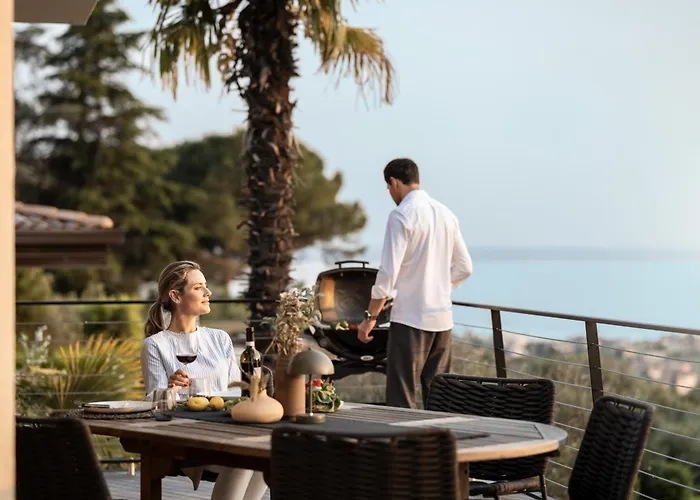 My Summer Lakeside With Pool And Hot Tub Вілла *