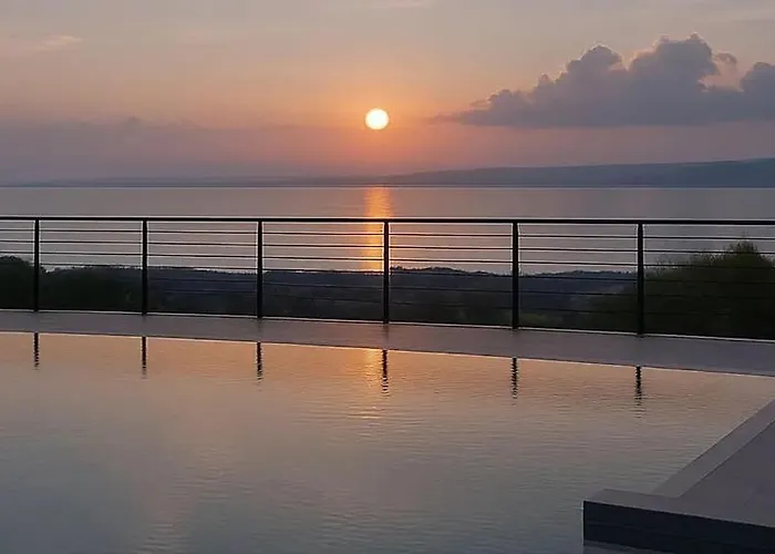 My Summer Lakeside With Pool And Hot Tub Villa *